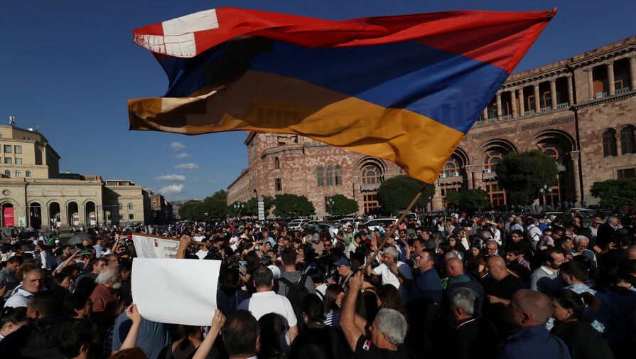 В Минобороны Армении заявили о мерах против присоединения военных к участникам протеста