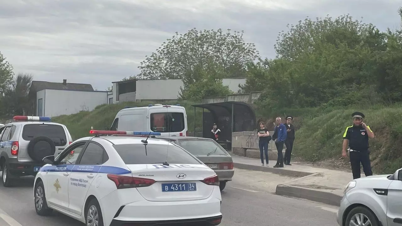 Автомобиль ДПС во время полицейской погони сбил пешехода в Волгограде